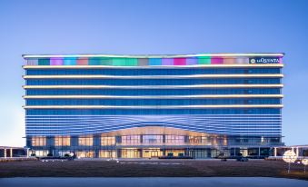 La Quinta by Wyndham Weifang South hotel