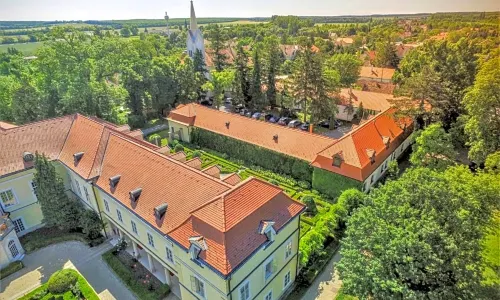 Szidónia Castle