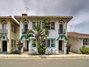 Sunny Catalina Island Home - Steps to Avalon Bay!