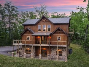 Stone Mountain Lodge 4 Bedroom Cabin by RedAwning