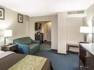 Quality Inn Tulsa-Downtown West