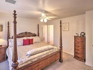 Kid-Friendly Kingman Home Near Parks and Dining