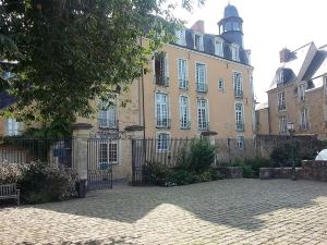 Petite Maison Romantique au Calme, Cœur Historique Plantagenet, Vue Ville