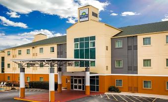 Days Inn & Suites by Wyndham Augusta Near Fort Eisenhower