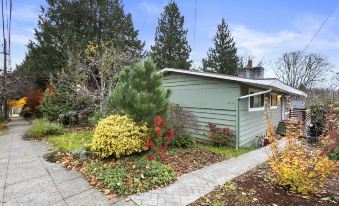 Hillside on North Queen Anne