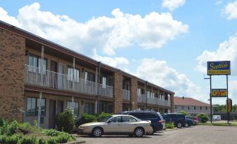 Scottish Inn & Suites - Eau Claire