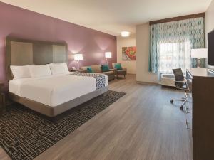 La Quinta Inn & Suites by Wyndham Terre Haute