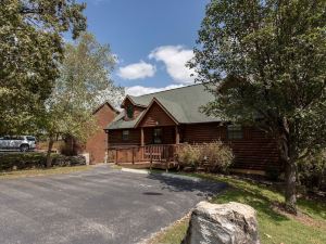 Ozarks Oasis 4 Bedroom Cabin by Redawning