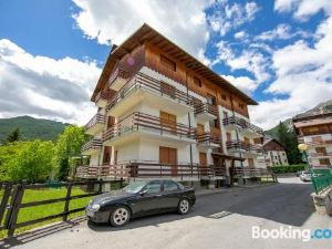 Bramé la Fam 32 Few Steps from Skiing - Happy Rentals