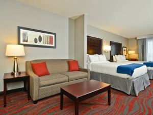 Holiday Inn Express & Suites Utica