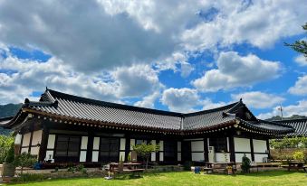 Yeongam Yeonhui Hanok Pension