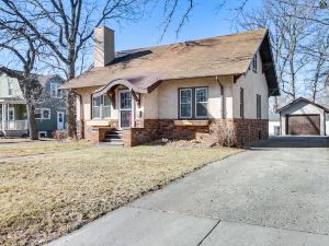 Spacious Detroit Lakes Home Walk to Downtown!