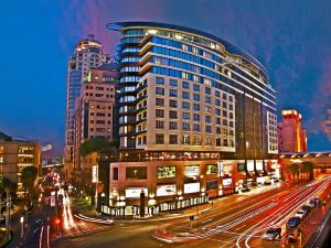 Davinci Hotel on Nelson Mandela Square