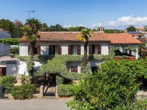 Anamarija Apartments Close to the Beach