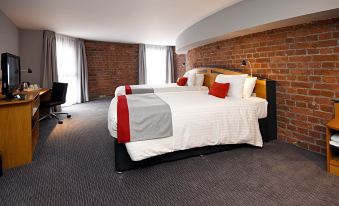 Holiday Inn Express Liverpool - Royal Albert Dock