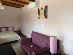 New and Colorful Studio Near Airport and Beach in Heraklion