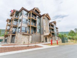 Clearwater Lofts #104 Building 3 by Summit County Mountain Retreats