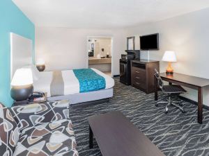 Howard Johnson by Wyndham Houston Hobby Airport