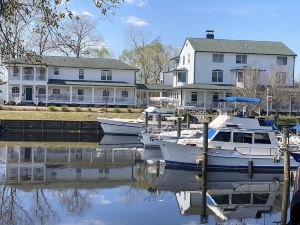 The Cypress Inn Bed & Breakfast