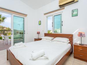 Villa Cleopatra: Large Private Pool, Walk to Beach, A/C, WiFi