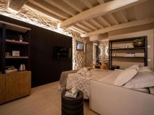 Forma Your Boutique Suite