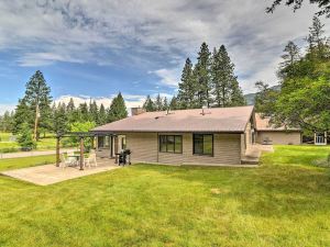 Columbia Falls Home: 14 Mi to Glacier Natl Park!