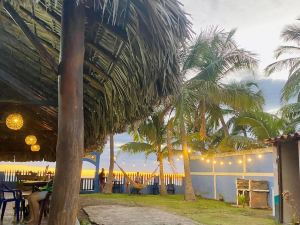 Cabana with Breakfast and pool on the beach