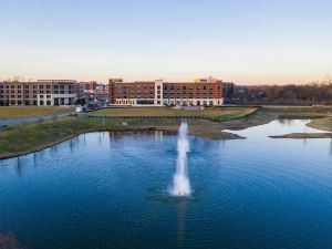 Holiday Inn Express & Suites Franklin - Berry Farms