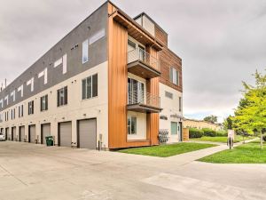 Upscale Denver Townhome w/ City Skyline Views