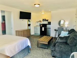 Blue Sage Inn & Suites