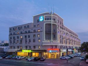 Hanting Hotel (Dalian Maritime University Metro Station)