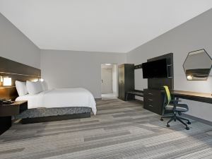 Holiday Inn Express Milwaukee Downtown