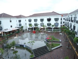 Jember Town Square Apartment by Calli Rooms