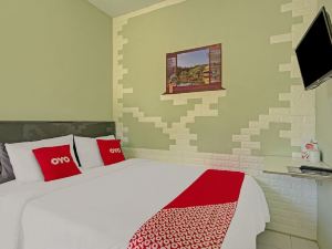 OYO 3208 Villa Inn App Trawas Bintaro Syariah