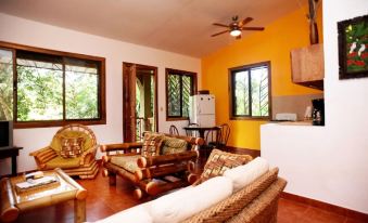 Eco-Condo Serviced Apartments in Quepos w Pool Wildlife Visits