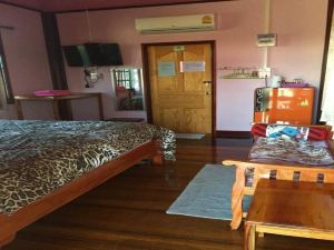 Ruenmai Homestay Lahansai