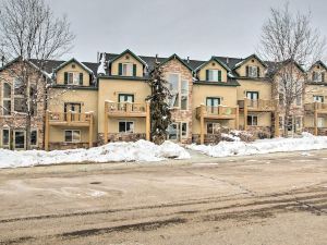 Cozy Eden Condo with Mtn Views in Wolf Creek Resort!