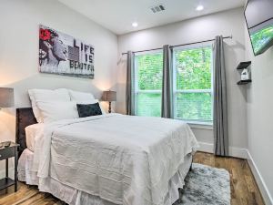 Modern Home with Yard 2 Mi to Downtown Houston!