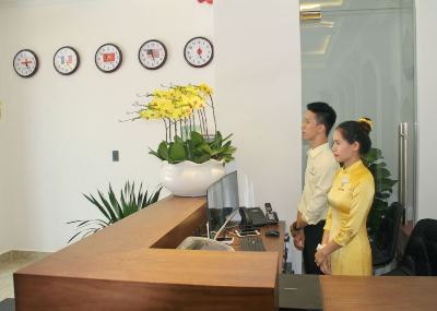 Front Desk Golden Inn Hotel Photo