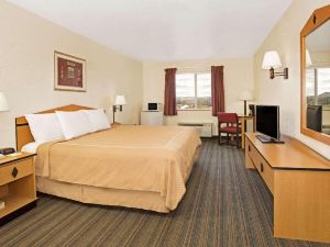 Days Inn & Suites by Wyndham Castle Rock