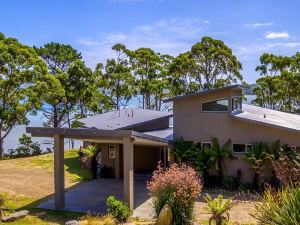 Cloudy Bay Lagoon Estate