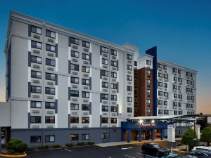 Hampton Inn by Hilton Newark Airport