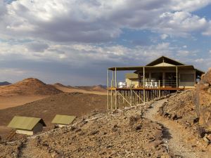 Kanaan N/a'an ku sê Desert Retreat