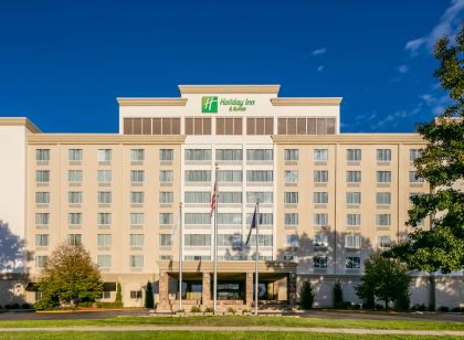 Holiday Inn & Suites Overland Park-West