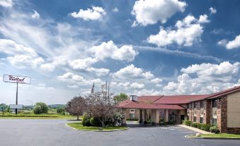 Red Roof Inn & Suites Hermitage