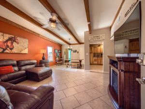 Hill Country Getaway Br 2230b