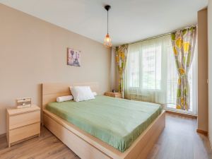 Bright and Newly Refurbished Apartment Near Center