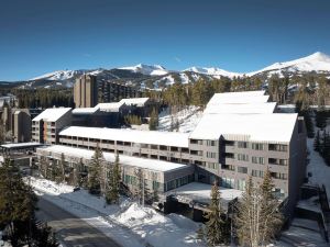 Hotel Alpenrock Breckenridge, Curio Collection by Hilton