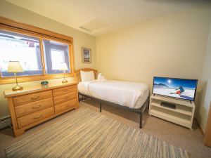 Cinnamon Ridge D323 by SummitCove Lodging