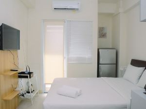 Comfort Studio at Green Pramuka Apartment Near Shopping Center